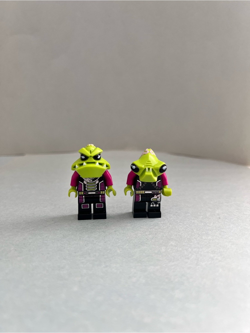 LEGO Space Alien Conquest Alien Trooper & Pilot Minifigure Bundle